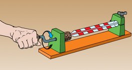 Въртенето на корковата тапа е предизвикано от повишаването на температурата