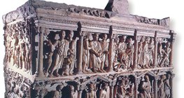 Древнохристиянски каменен саркофаг, украсен с библейски сцени (4 в.)