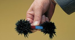 Железни стърготини върху магнитна пръчка