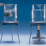 Потопяемият нагревател загрява водата по-бързо от алкохолната горелка