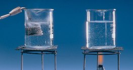 Потопяемият нагревател загрява водата по-бързо от алкохолната горелка