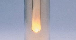 Взаимодействие между натрий и хлор