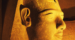 Статуя на фараон Рамзес II