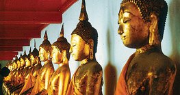 Статуи на Буда в Мраморния храм в Банкок (Тайланд)