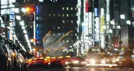 Улиците на Токио през нощта