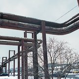 Извивка в тръбата, с която се предотвратява температурното разширение.