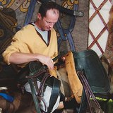 Съвременни майстори, практикуващи стари занаяти: сарач