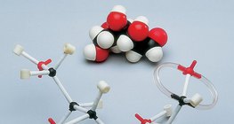 Варианти на триизмерно представяне на молекулата на глюкоза с отворена верига