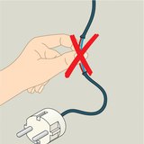 Използването на електрически уред с повредена изолация е опасно за живота!