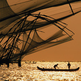 Рибарски мрежи при залез слънце