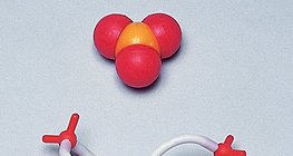Варианти на триизмерно представяне на молекулата на серния триоксид