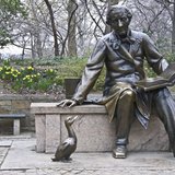 Паметникът на Ханс Кристиан Андерсен в Ню Йорк