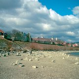 A szentendrei Duna-part a gátmagasítás után