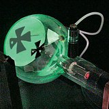 Катодните лъчи се движат по права линия