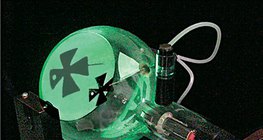 Катодните лъчи се движат по права линия