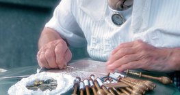 Така се правят известните брюкселски дантели