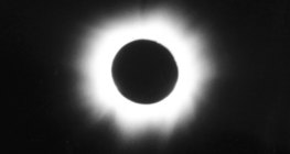 Пълно слънчево затъмнение