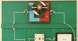 Модел на електрически двигател