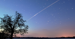 Пътят на Международната космическа станция и на отделилата се от нея космическа совалка "Индевър"