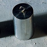 Плътността на медта, алуминия и дървото е различна