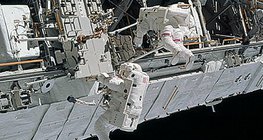 Астронавти по време на работа