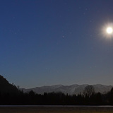 Хребетът Караванке на лунна светлина