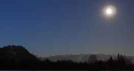 Хребетът Караванке на лунна светлина