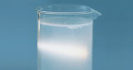 Ефект на Тиндал, наблюдаван в разтвор на нишесте и вода