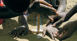 Палене на огън с "ръчен свредел"