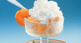 Плодове с разбита сметана