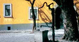 Старинен кръгъл кладенец