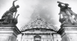 Декоративна порта в Пражката крепост Храдчани