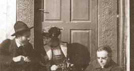 Кодай по време на експедиция за събиране на народни песни в Трансилвания, със съпругата си и с Бела Барток (1912)