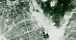 Интензивна бомбардировка (въздушна снимка)