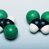 Триизмерни модели на транс- и цис 1,2 - дихлоретан