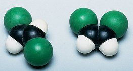 Триизмерни модели на транс- и цис 1,2 - дихлоретан