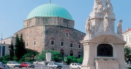 Джамия на главния площад в Печ