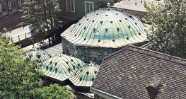 Баня в Будапеща, построена по времето на османското владичество в Унгария.