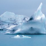 Айсберг с неправилна форма