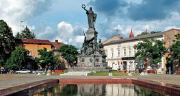 Статуята на Свободата в Арад