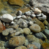 Преграда от речни камъни