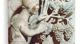Релеф, изобразяващ гроздобер (XII век)