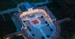 Дворецът "Естерхази" във Фертьод