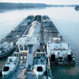 Товарни кораби по река Дунав