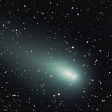 Част от кометата 73P/Schwassmann-Wachmann 3 с мъглявината Пръстен