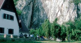Входът на Пещерата Барадла в Агтелек
