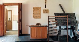 Старо селско училище в Опустасер, Унгария