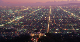 Изглед от Лос Анджелис с обсерваторията "Грифит" на преден план