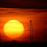 Огромно петно върху залязващото слънце