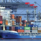 Кораби в пристанището на Хамбург